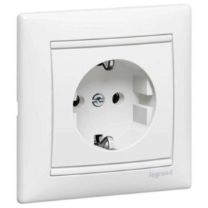   Legrand Valena 2P+F csatlakozóaljzat monoblokk, fehér - 774423
