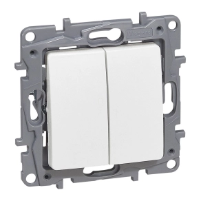   Legrand Niloé váltókapcsoló 10 AX + nyomó 6 A-250 V±, fehér - 764509