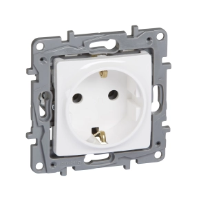   Legrand Niloé 2P+F csatlakozóaljzat (csavaros), fehér - 764539