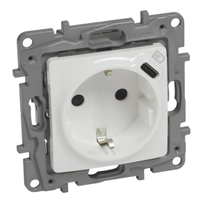   Legrand Niloé 2P+F földelt aljzat, USB C-típusú csatlakozóval, fehér - 764535