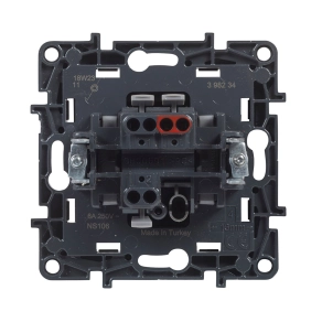 Legrand Niloé Step egypólusú nyomó, 6A, fekete - 863509