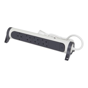   Legrand Premium elosztósor 4x2P+F, Safe Control, 1, 5 m vezetékkel, fehér - 694525
