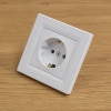 Schneider Electric Asfora - EPH2900121 - 2P+F csatlakozóaljzat, csavaros, kerettel, fehér
