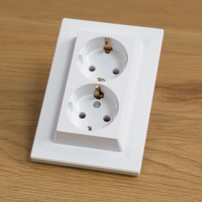   Schneider Electric Asfora - EPH9900121 - 2x2P+F csatlakozóaljzat, csavaros, kerettel, fehér