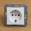 Schneider Electric Asfora - EPH2970121 - 2P+F csatlakozóaljzat, csavaros, keret nélkül, fehér