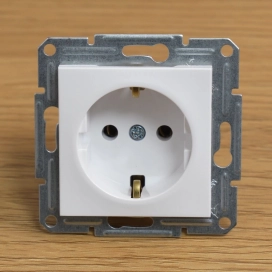   Schneider Electric Asfora - EPH2970121 - 2P+F csatlakozóaljzat, csavaros, keret nélkül, fehér