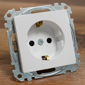   Schneider Electric Sedna Design & Elements - SDD111022 -2P+F csatlakozóaljzat biztonsági zsaluval, rugós bekötés, 16A, fehér