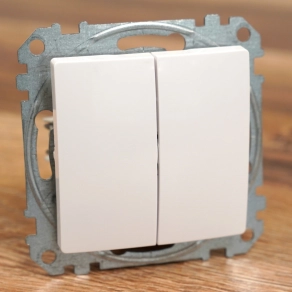   Schneider Electric Sedna Design & Elements - SDD111105 -Csillárkapcsoló, rugós bekötés, 10AX, (105), fehér