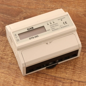   Hárompólusú almérő, sínre szerelhető, digitális kijelzéssel 3x45(100)A