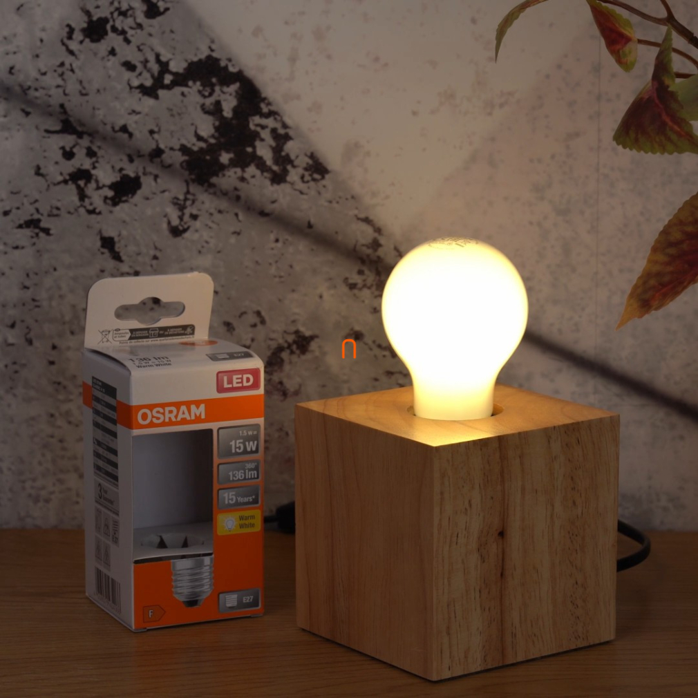 Osram E27 LED Star 1,5W 136lm 2700K melegfehér 300° opál - 15W izzó helyett