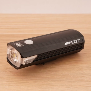   Cateye AMPP 1300 kerékpár első lámpa 4 funkció/1LED USB töltés +H34 1300l HLEL-1300RC