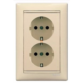   Bontott csomagolású Legrand Valena 2x2P+F csatlakozóaljzat elefántcsont - 774370