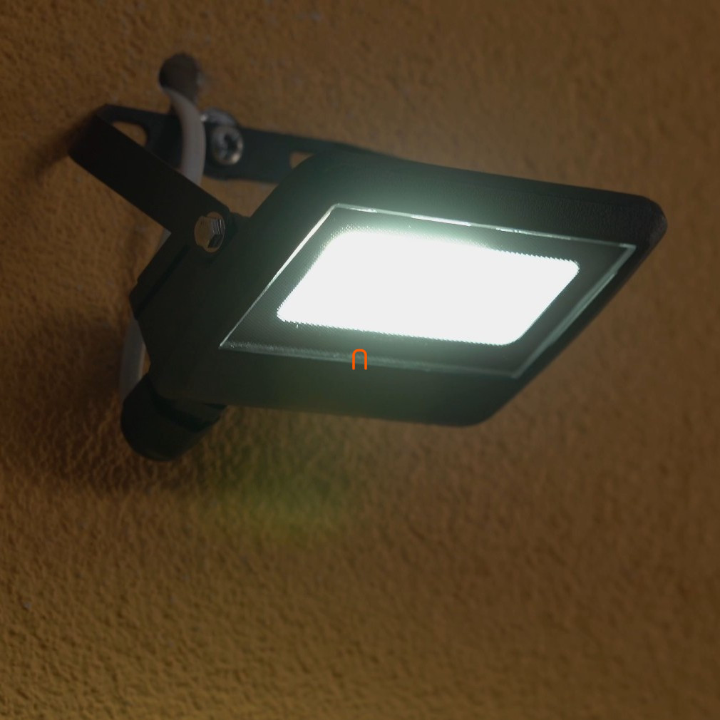 LED reflektor 10W 800lm 4000K sorkapoccsal tömszelencével IP65 120 fok SMD lapos fekete - deLux DEL1632