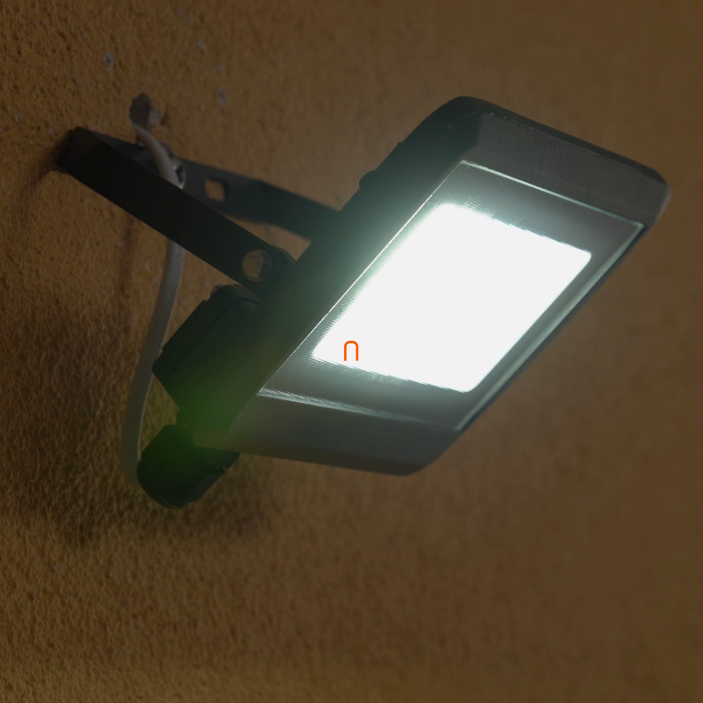 LED reflektor 30W sorkapoccsal, tömszelencével 4000K 2400lm IP65 120 fok SMD, lapos, fekete - deLux DEL1744