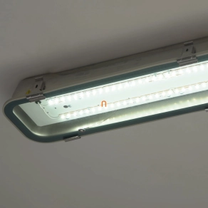   Por és páramentes LED lámpatest 76W 9190lm 4000K IP65 1610mm
