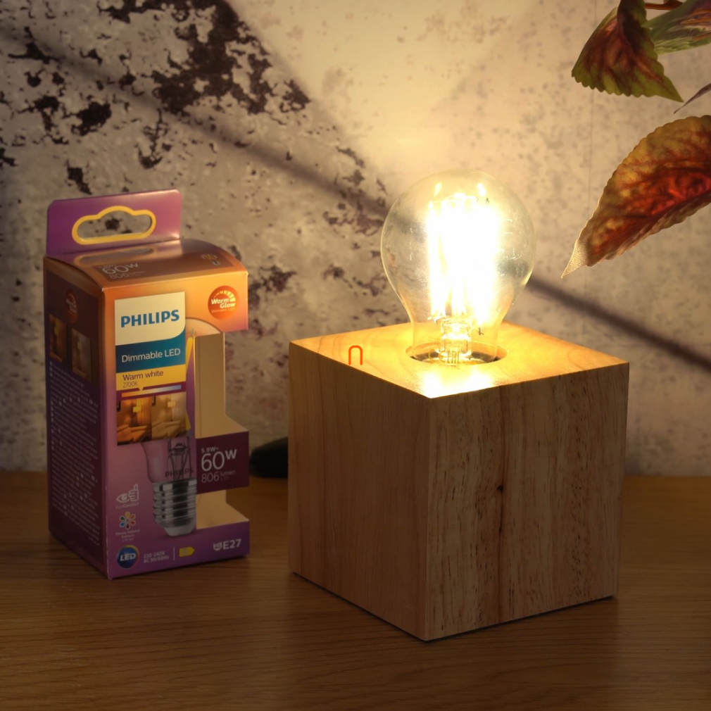 Philips E27 LED víztiszta 5,9W 806lm extra melegfehér - 60W izzó helyett (Calssic WarmGlow)