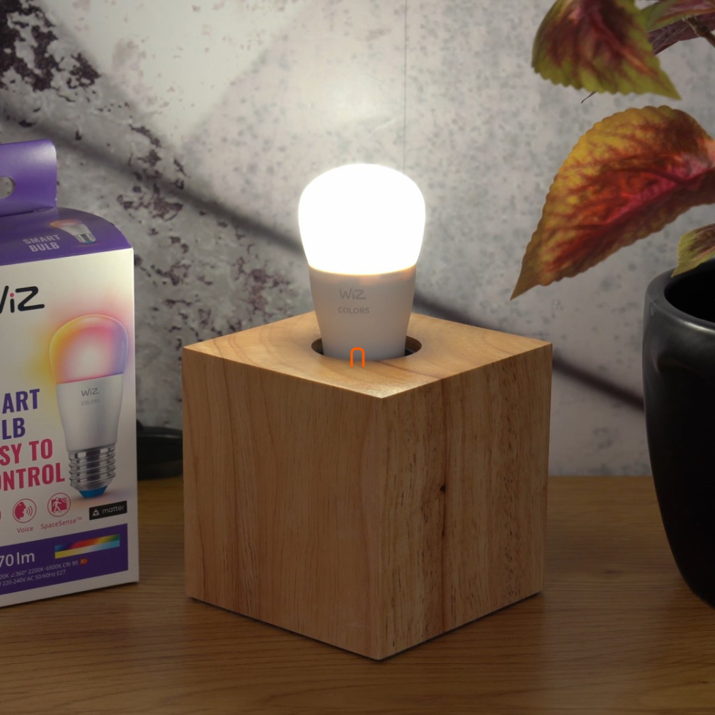 WiZ okos E27 LED, kisgömb forma 2200-6500 K, 40 W izzó helyett (RGBW)