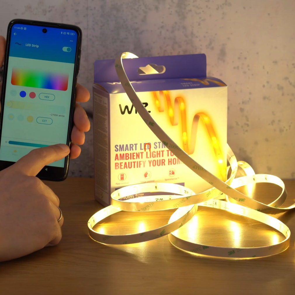 WiZ okos LED szalag USB csatlakozással, 2700-5000 K, 4 méteres (RGBW)