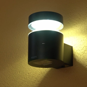   Philips kültéri kerek fedeles fali LED lámpa hidegfehér fényű (Laven)
