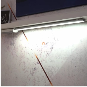   Bontott csomagolású Bútorvilágító LED lámpa mozgásérzékelővel, 8,1 W, hidegfehér, 60 cm, ezüstszínű (Teya)