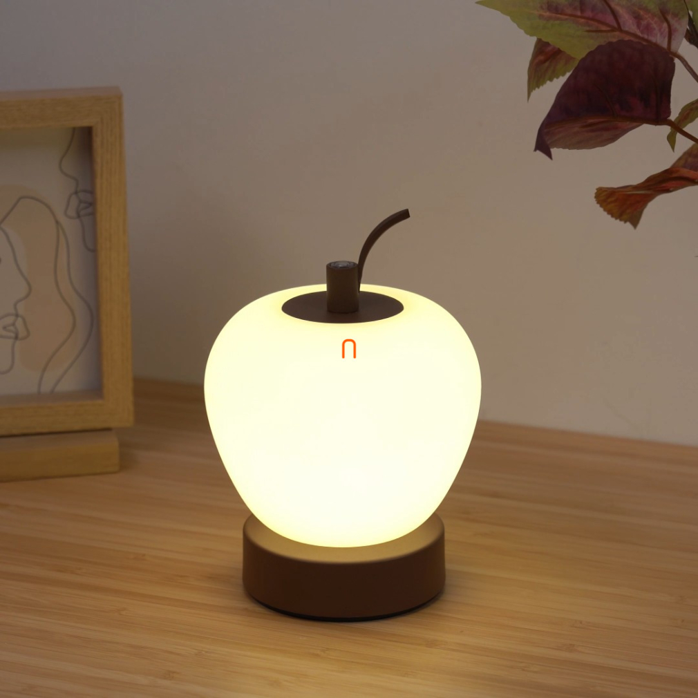 Szabályozható LED-es alma lámpa 16 cm - Evalina Globo 21011, akkumulátoros, tölthető, hordozható, dimmelhető, 1.5 méretes kábellel, 2700-6500-4000 K, 90 lm, 1,2 W, 230 V